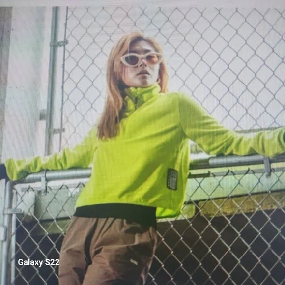 RAINS Half Zip Fleece. Color: Digital Lime. Size Small. NWT. - Picture 4 of 9